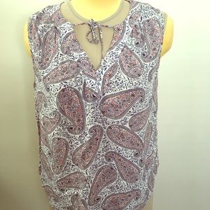 ✨❤️ soft paisley sleeveless top